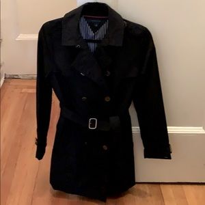 Tommy Hilfiger women’s trench coat in black.